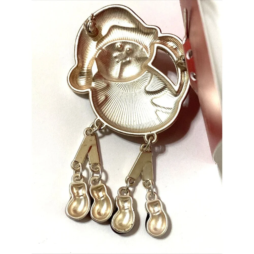 NWT Kohl’s Christmas Cat with Dangling Feet Brooch Santa Hat Enamel Pin 2.5” NEW